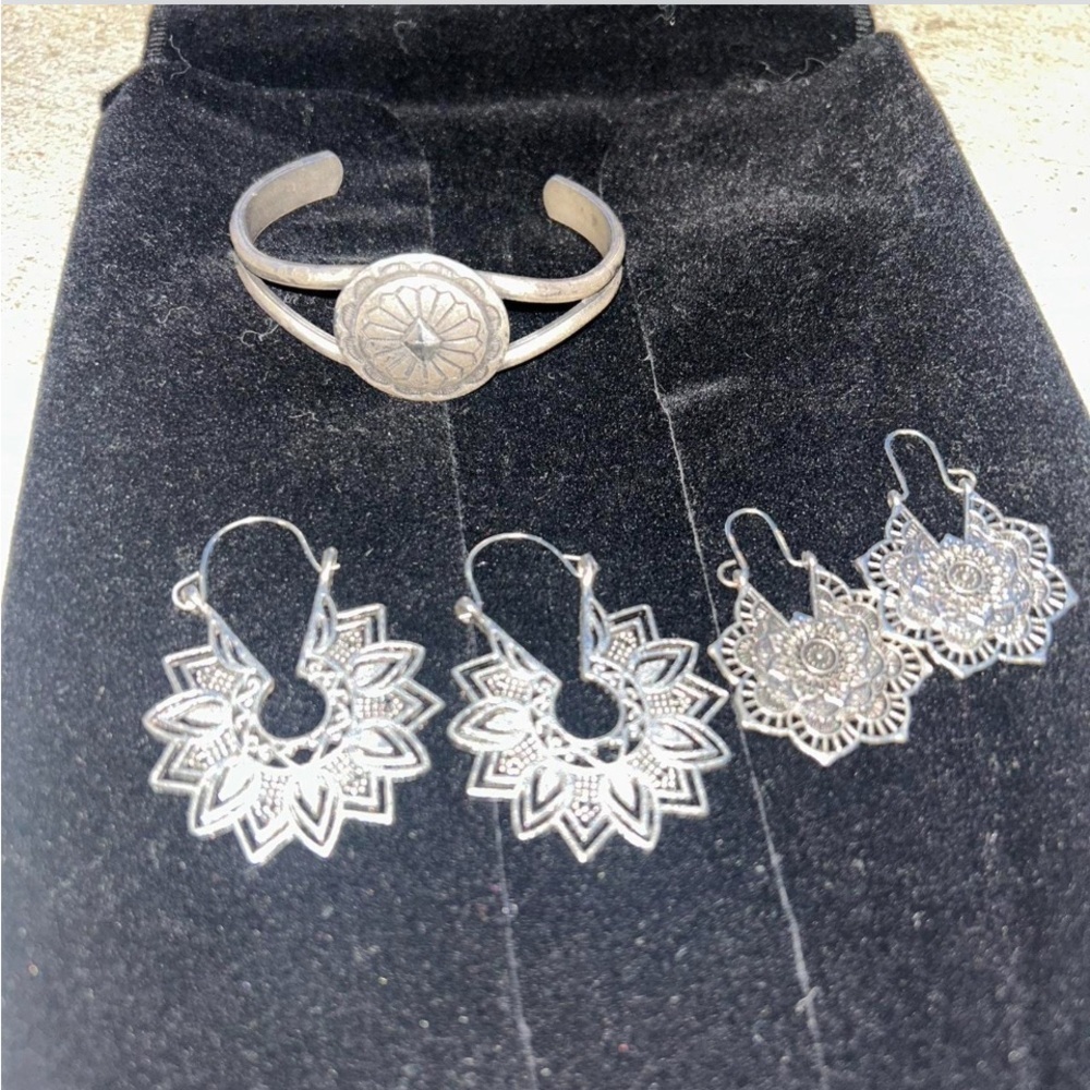 Elegant Silver Jewelry Set